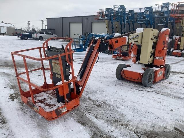 JLG E300AJP Plataformas con brazo de elevación manual