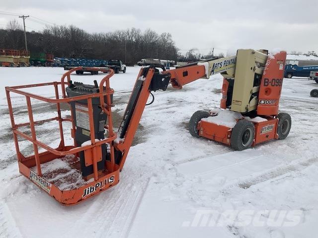 JLG E300AJP Plataformas con brazo de elevación manual