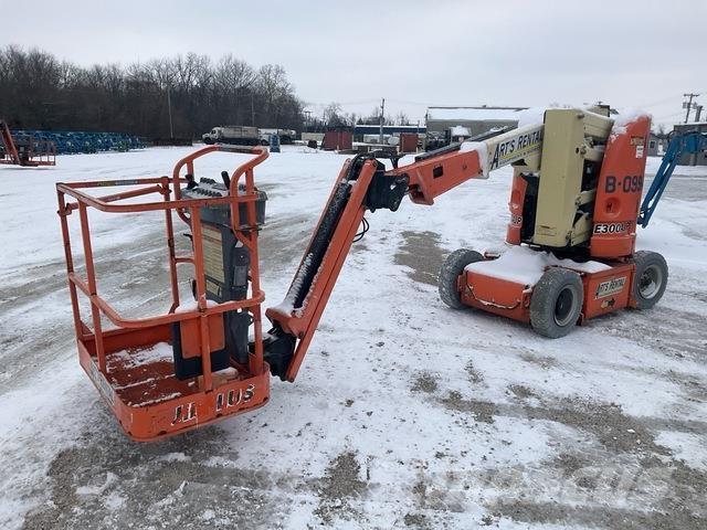 JLG E300AJP Plataformas con brazo de elevación manual