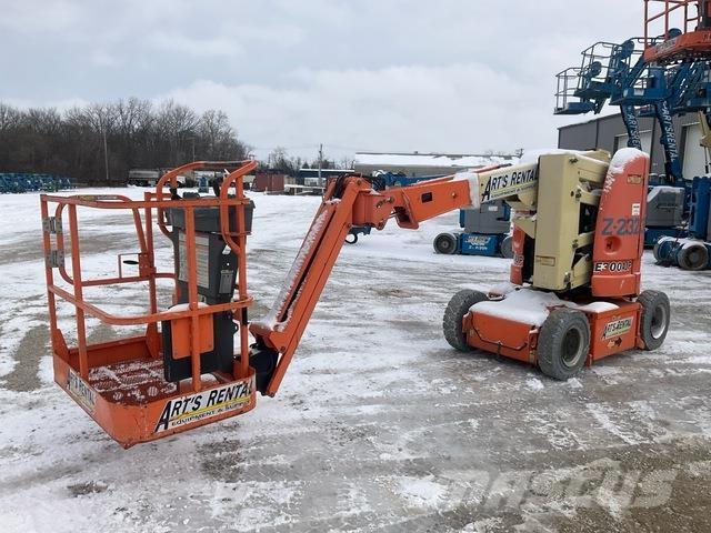 JLG E300AJP Plataformas con brazo de elevación manual