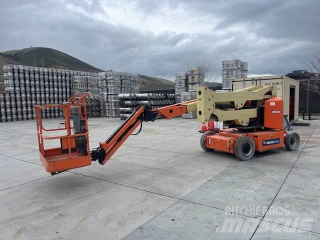 JLG E400AJPN Plataformas con brazo de elevación manual