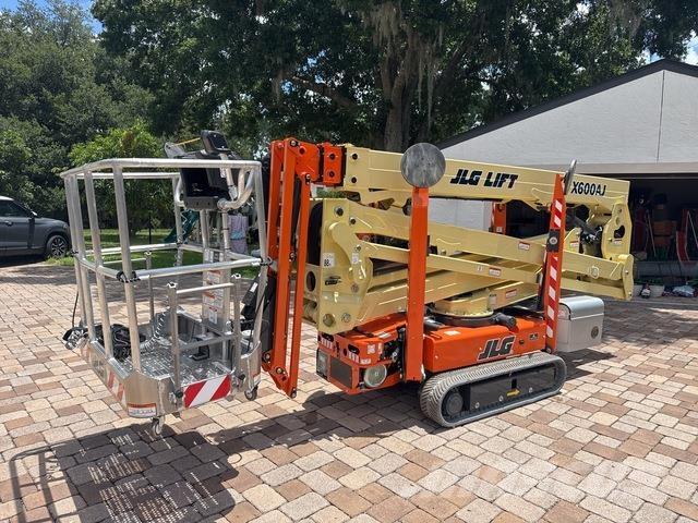 JLG X600AJ Plataformas con brazo de elevación manual