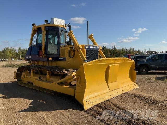 Komatsu D85P Buldozer sobre oruga