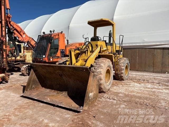 Komatsu WA200 Cargadoras sobre ruedas