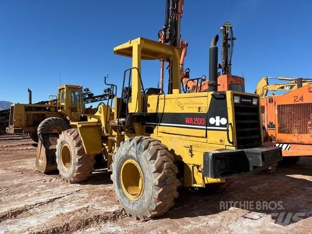 Komatsu WA200 Cargadoras sobre ruedas