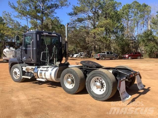 Mack AN64T Camiones tractor