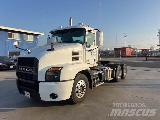 Mack AN64T Camiones tractor