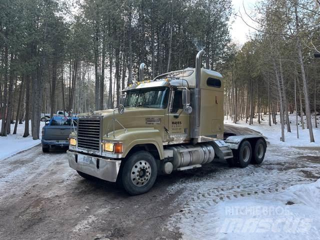 Mack CHN613 Camiones tractor