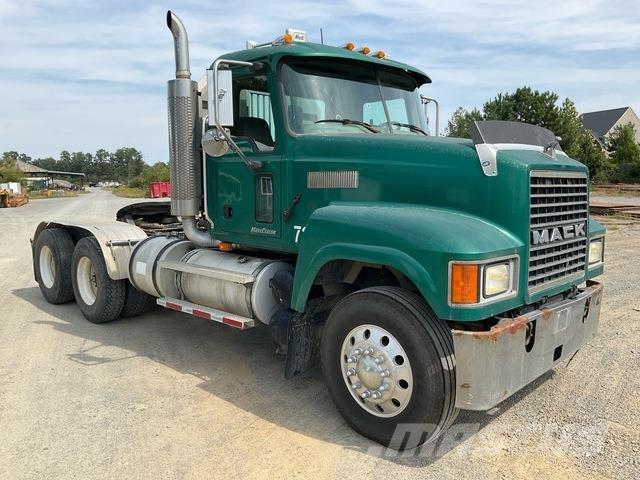Mack CHN613 Camiones tractor