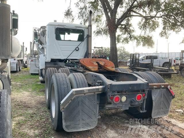 Mack CHU613 Camiones tractor