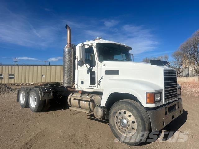 Mack CHU613 Camiones tractor