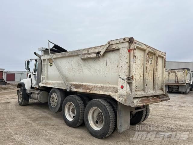 Mack CV713 Bañeras basculantes usadas