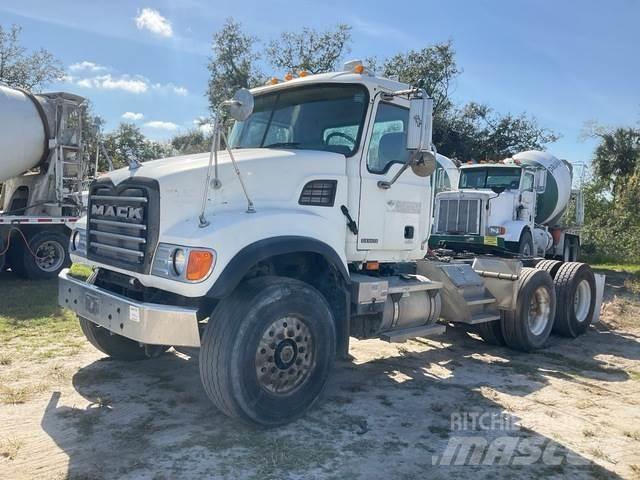 Mack CV713 Camiones tractor