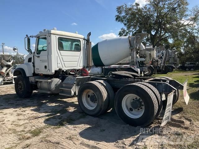 Mack CV713 Camiones tractor