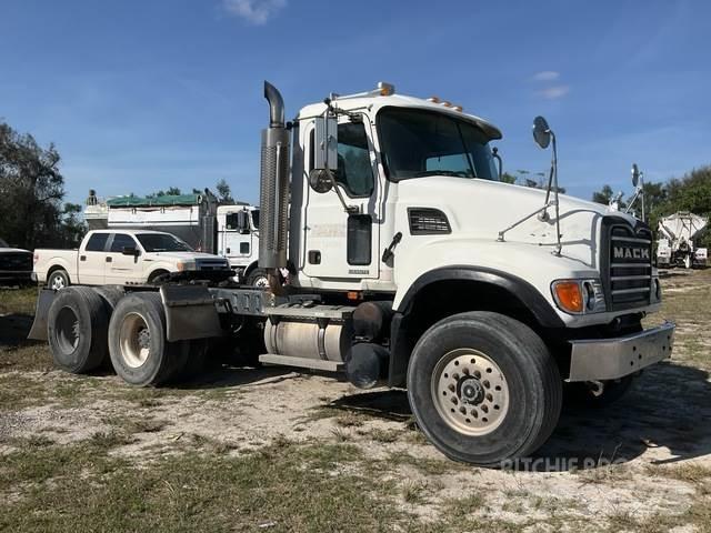 Mack CV713 Camiones tractor