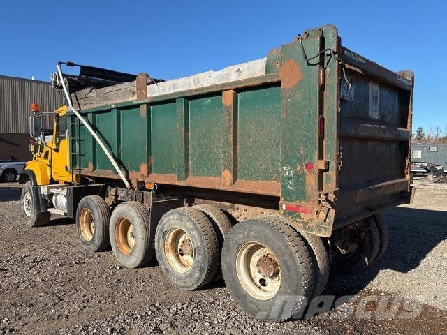 Mack CV713 Bañeras basculantes usadas