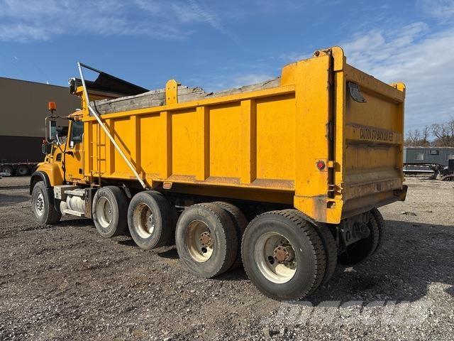 Mack CV713 Bañeras basculantes usadas