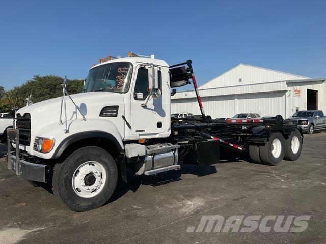 Mack CV713 Camiones portacubetas