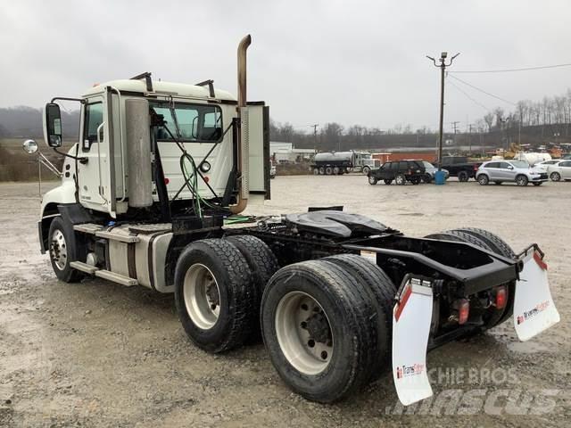 Mack CXU613 Camiones tractor