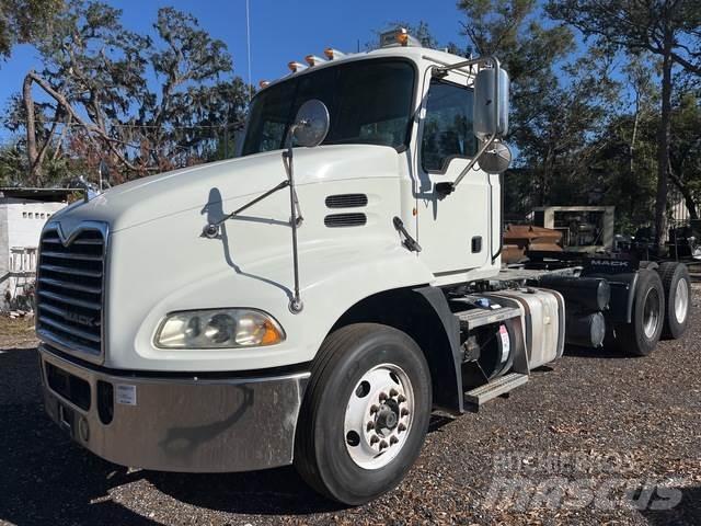 Mack CXU613 Camiones tractor