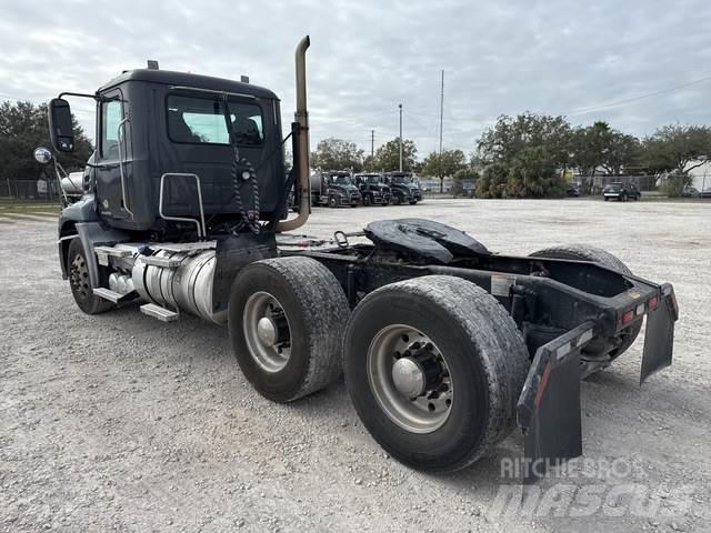 Mack CXU613 Camiones tractor