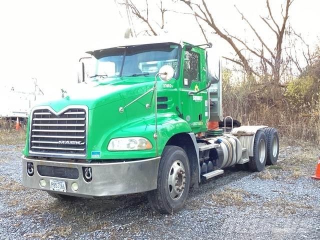 Mack CXU613A Camiones tractor