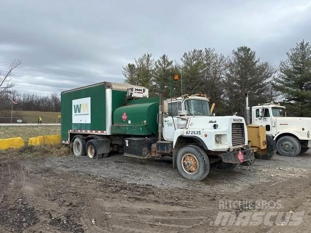 Mack DM688S Camiones cisternas