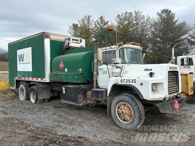 Mack DM688S Camiones cisternas