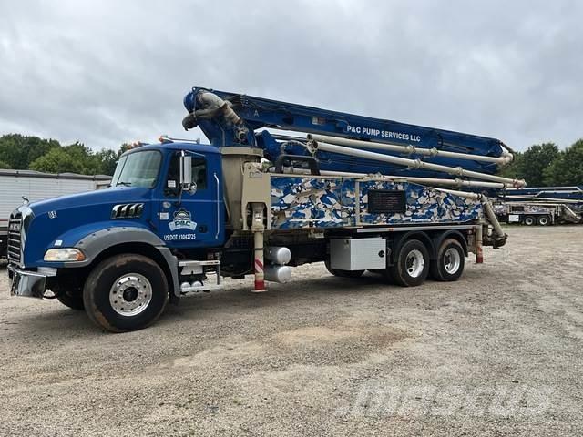 Mack GR64B Bombas de concreto