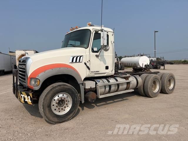 Mack GU713 Camiones tractor