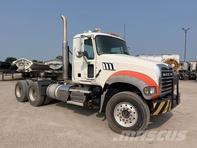 Mack GU713 Camiones tractor