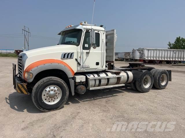 Mack GU713 Camiones tractor