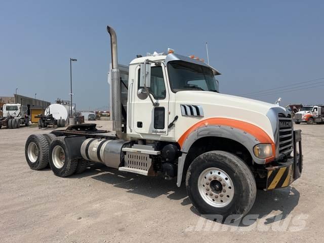 Mack GU713 Camiones tractor