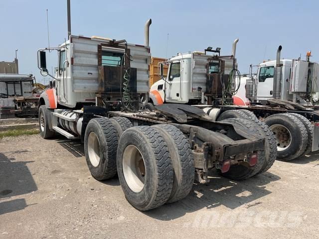 Mack GU713 Camiones tractor