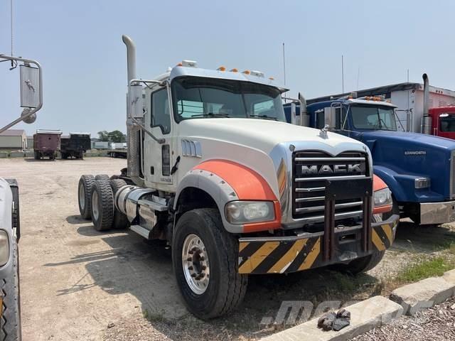Mack GU713 Camiones tractor