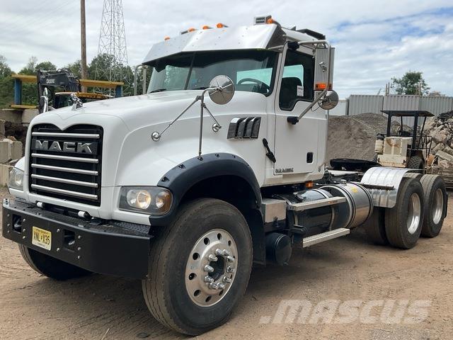 Mack GU713 Camiones tractor