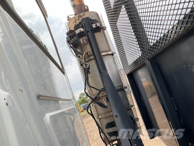 Mack GU713 Camiones de cama baja