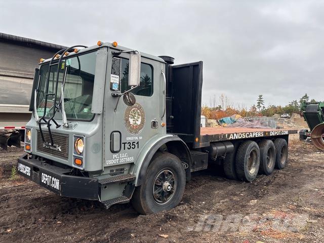 Mack MR611S Camiones de cama baja