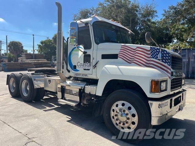 Mack PI64T Camiones tractor