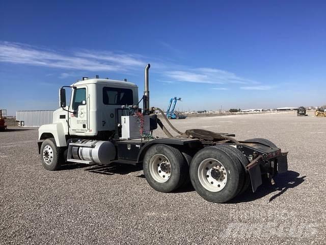 Mack Pinnacle Camiones tractor