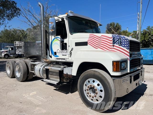 Mack Pinnacle Camiones tractor