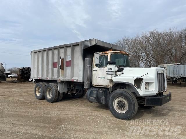 Mack RB690S Bañeras basculantes usadas