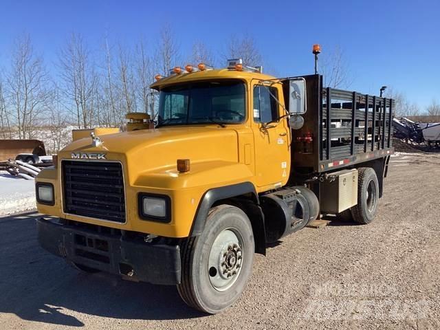 Mack RD690P Camiones de cama baja