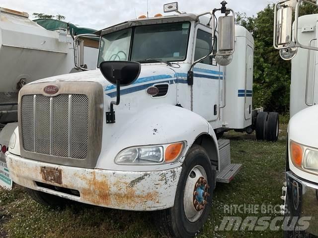 Peterbilt 335 Cabinas