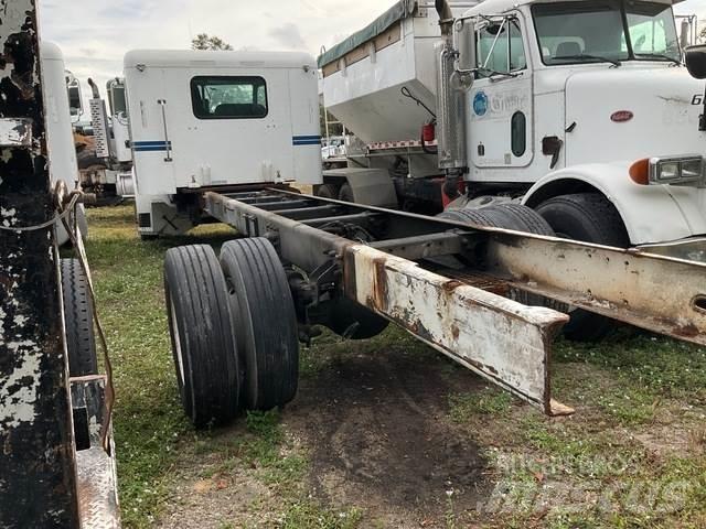 Peterbilt 335 Cabinas