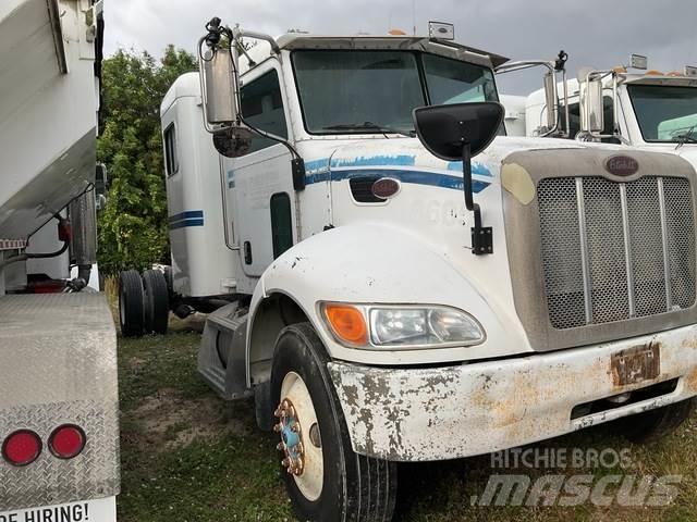 Peterbilt 335 Cabinas