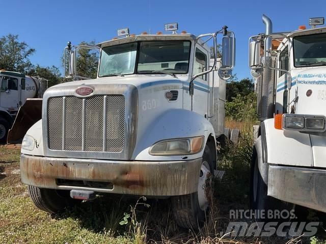 Peterbilt 335 Cabinas