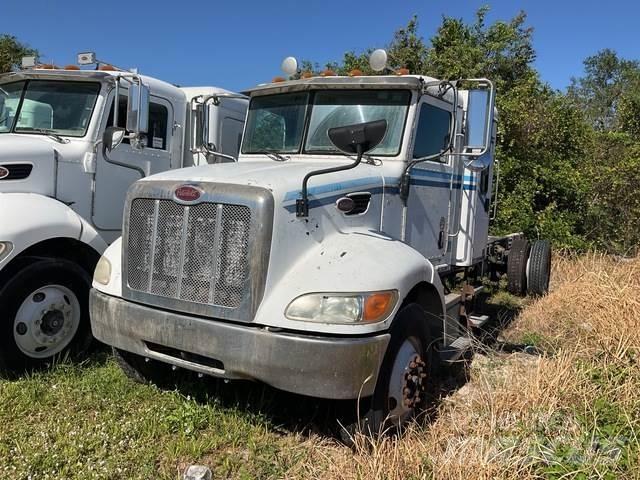 Peterbilt 335 Cabinas