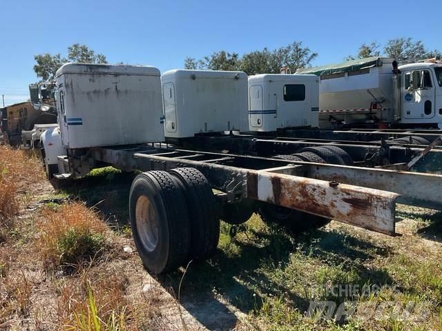 Peterbilt 335 Cabinas