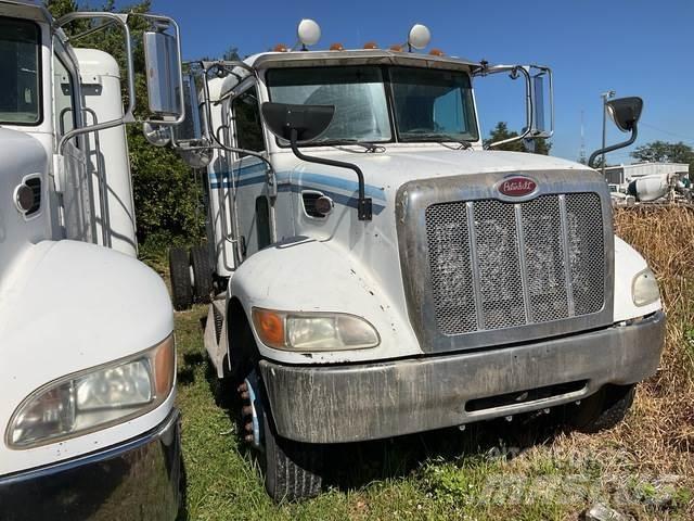 Peterbilt 335 Cabinas